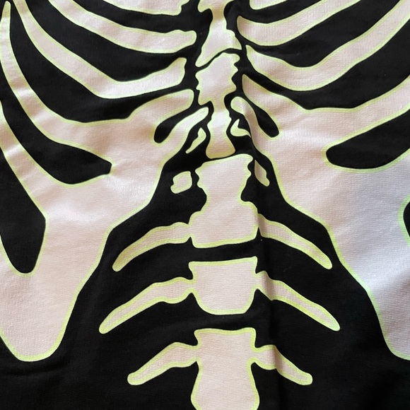 H&M small sweater bones in white outlined in green - Picture 2 of 5